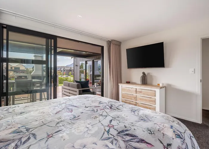 Brand New Escape - Outdoor Fire * Wanaka